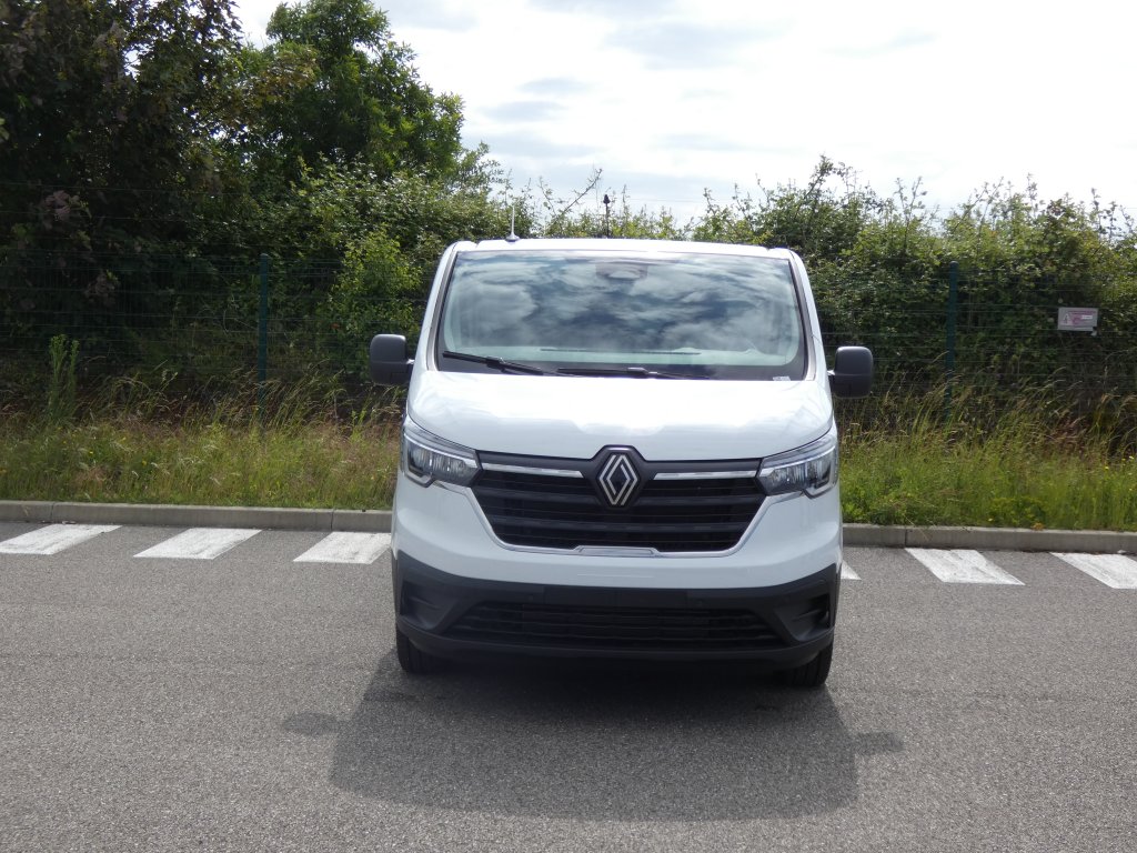 Photo véhicule 1 RENAULT Trafic fourgon L2H1 3T BLUE DCI 130 GSR2 ADVANCE