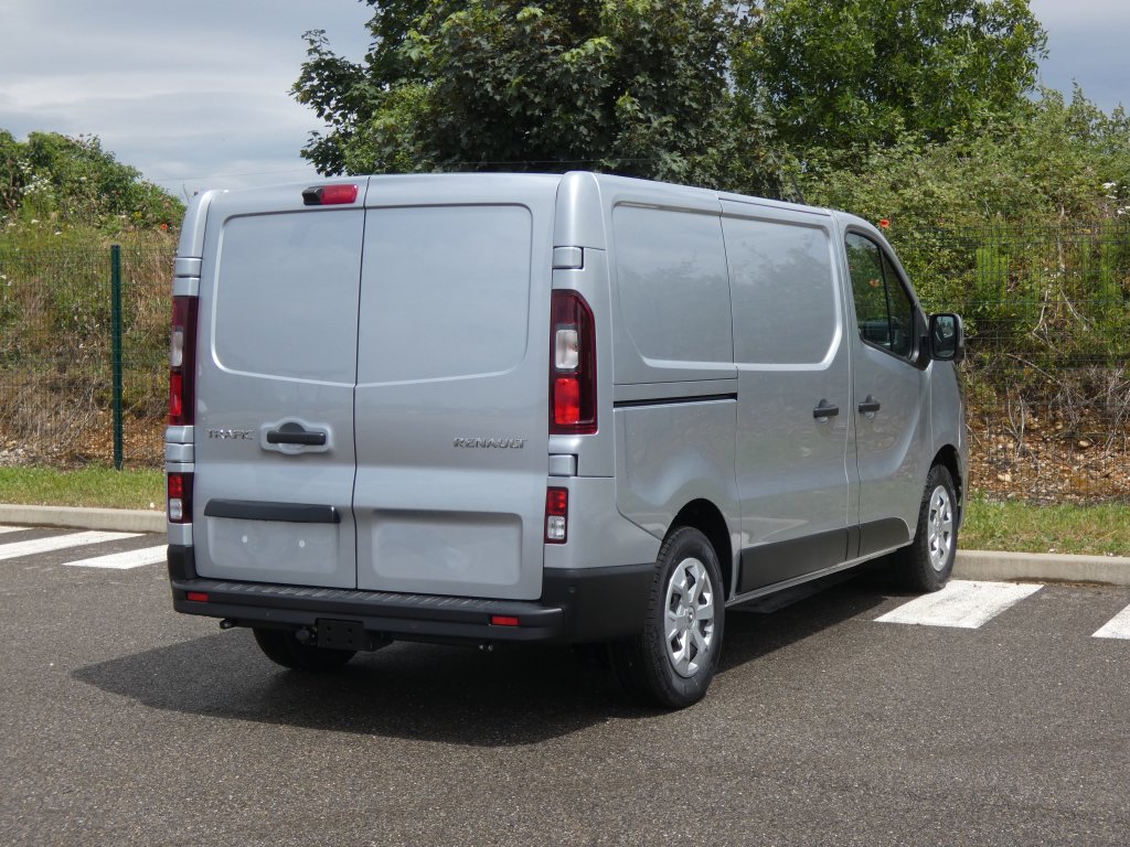 Photo véhicule 1 RENAULT Trafic fourgon TRAFIC FGN L1H1 3000 KG BLUE DCI 150 EDC GRAND CONFORT