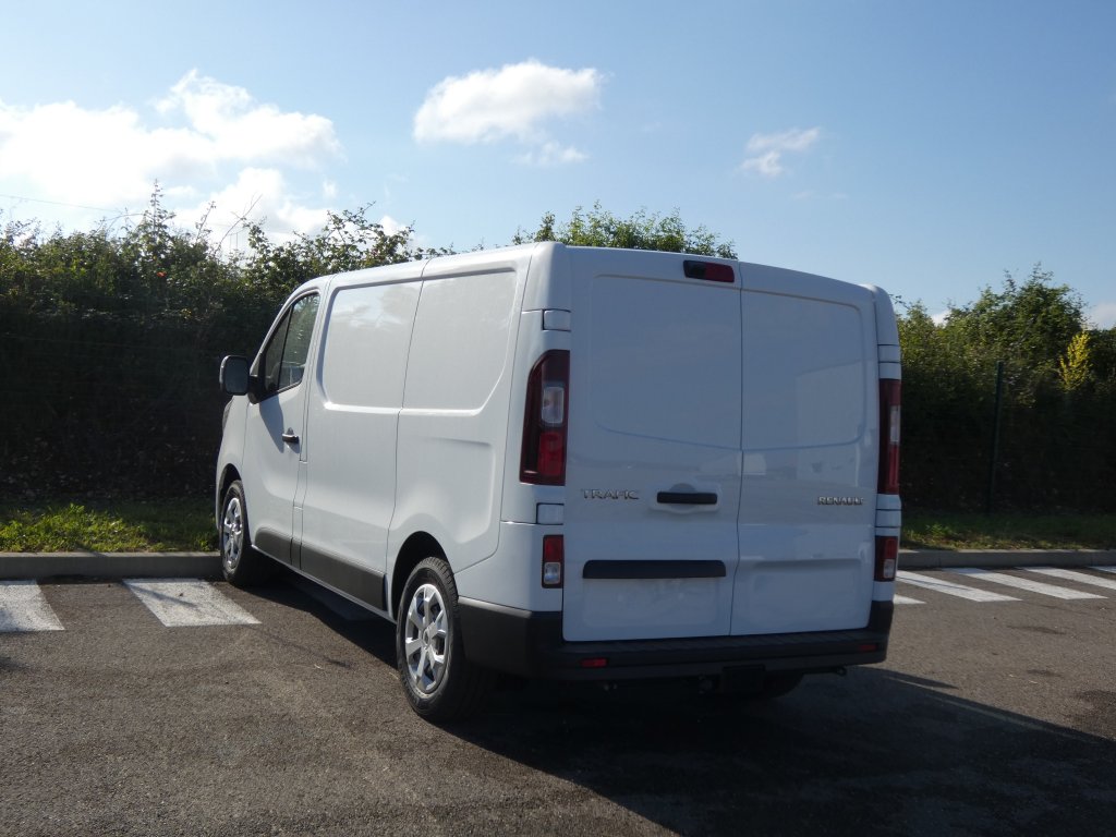 Photo véhicule 1 RENAULT Trafic fourgon TRAFIC FGN L1H1 3000 KG BLUE DCI 150 EDC GRAND CONFORT