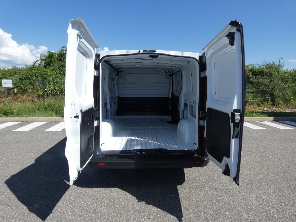 Photo véhicule 1 RENAULT Trafic fourgon L2H1 3T BLUE DCI 130 GSR2 ADVANCE