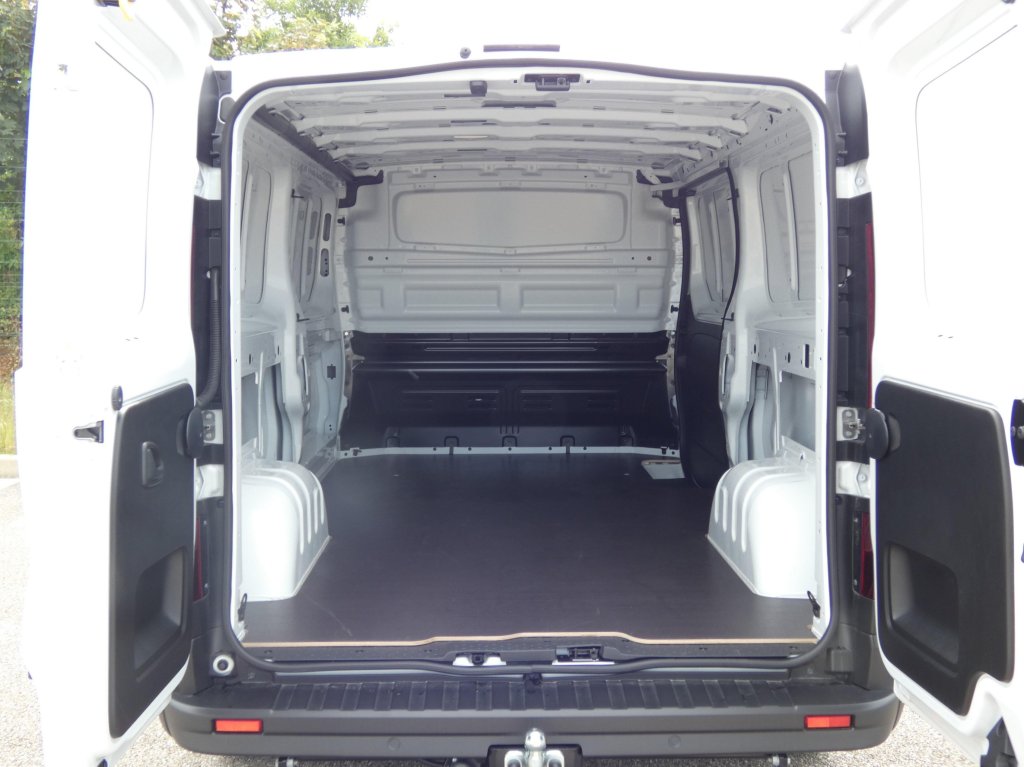 Photo véhicule 1 RENAULT Trafic fourgon L2H1 3T BLUE DCI 130 GSR2 ADVANCE