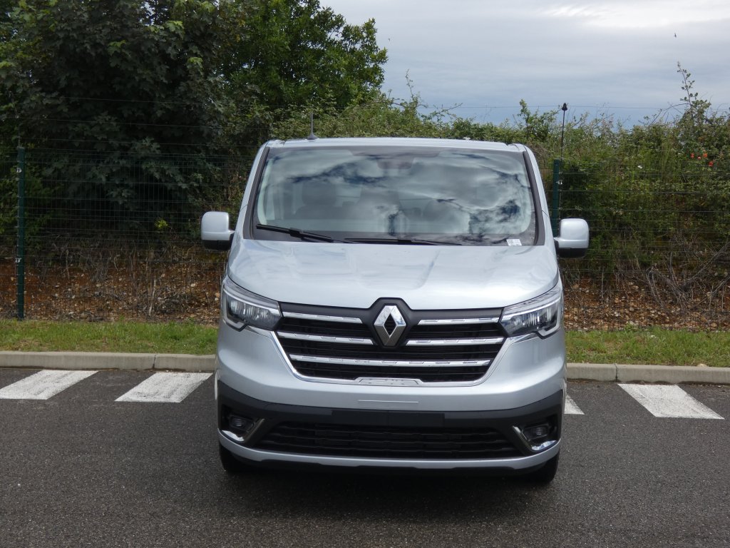 Photo véhicule 1 RENAULT Trafic fourgon TRAFIC FGN L1H1 3000 KG BLUE DCI 150 EDC GRAND CONFORT