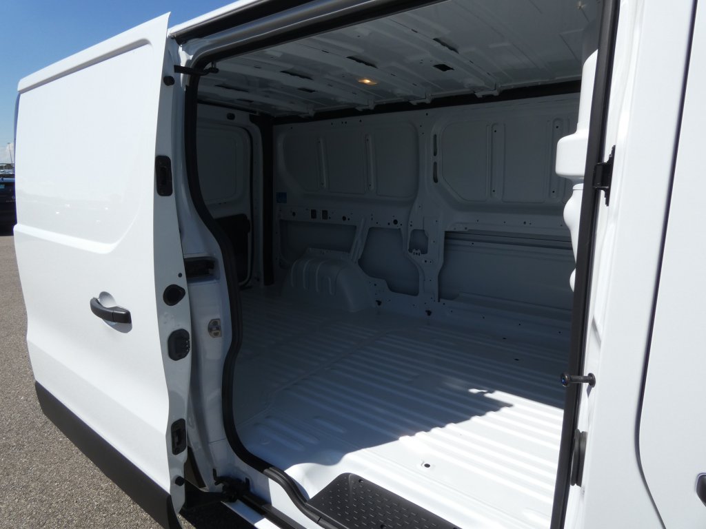 Photo véhicule 1 RENAULT Trafic fourgon L2H1 3T BLUE DCI 130 GSR2 ADVANCE