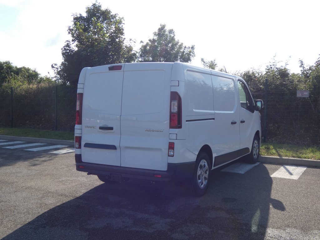 Photo véhicule 1 RENAULT Trafic fourgon TRAFIC FGN L1H1 3000 KG BLUE DCI 150 EDC GRAND CONFORT