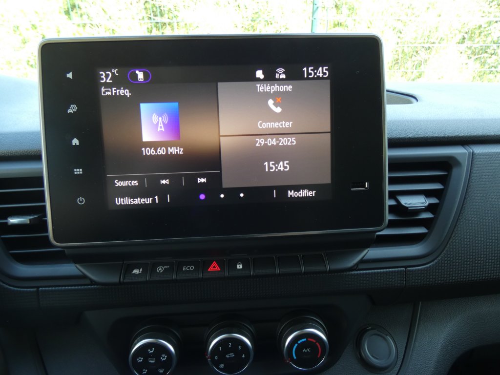 Photo véhicule 1 RENAULT Trafic fourgon L2H1 3T BLUE DCI 130 GSR2 ADVANCE
