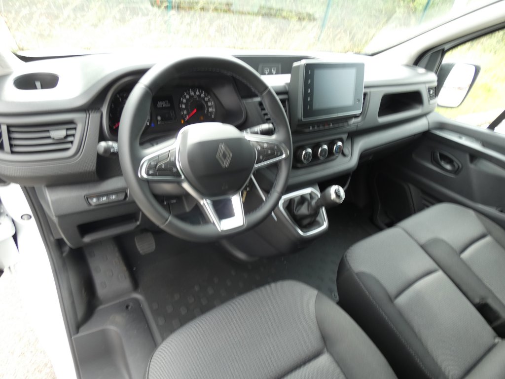 Photo véhicule 1 RENAULT Trafic fourgon L2H1 3T BLUE DCI 130 GSR2 ADVANCE
