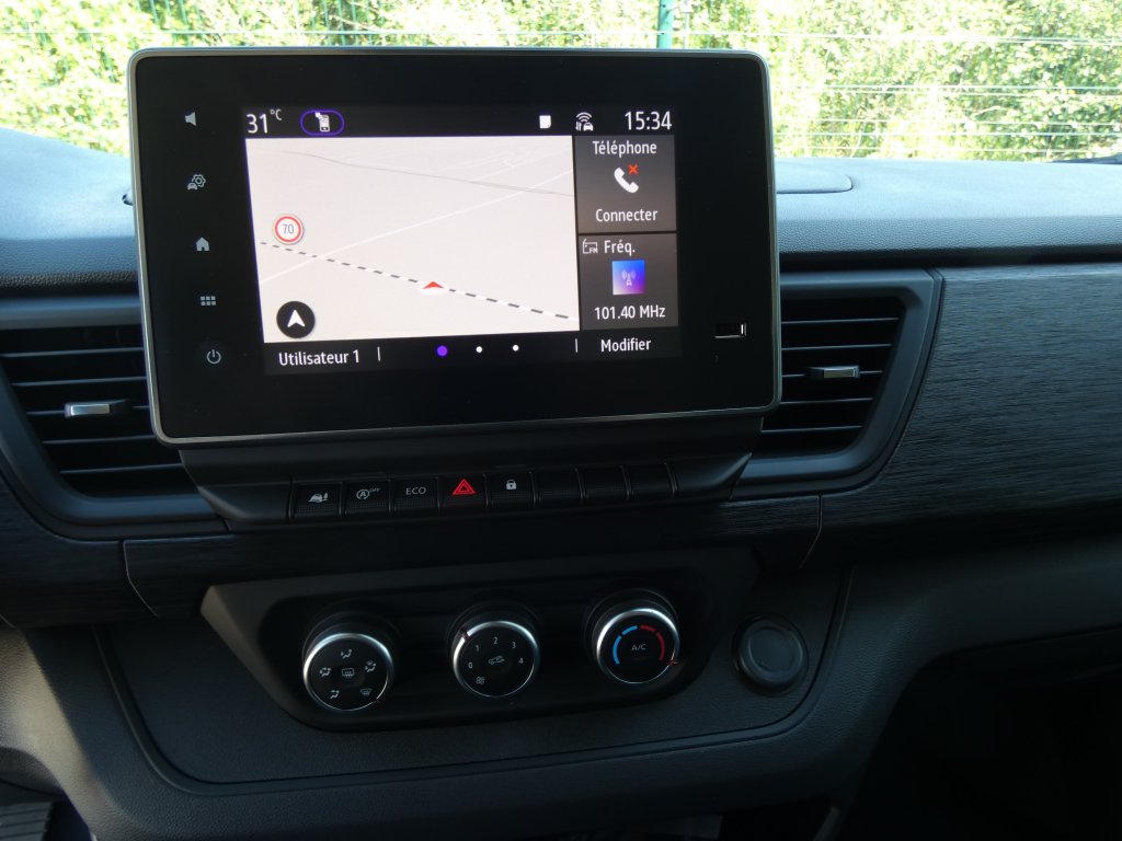 Photo véhicule 1 RENAULT Trafic fourgon L2H1 3T BLUE DCI 130 GSR2 ADVANCE