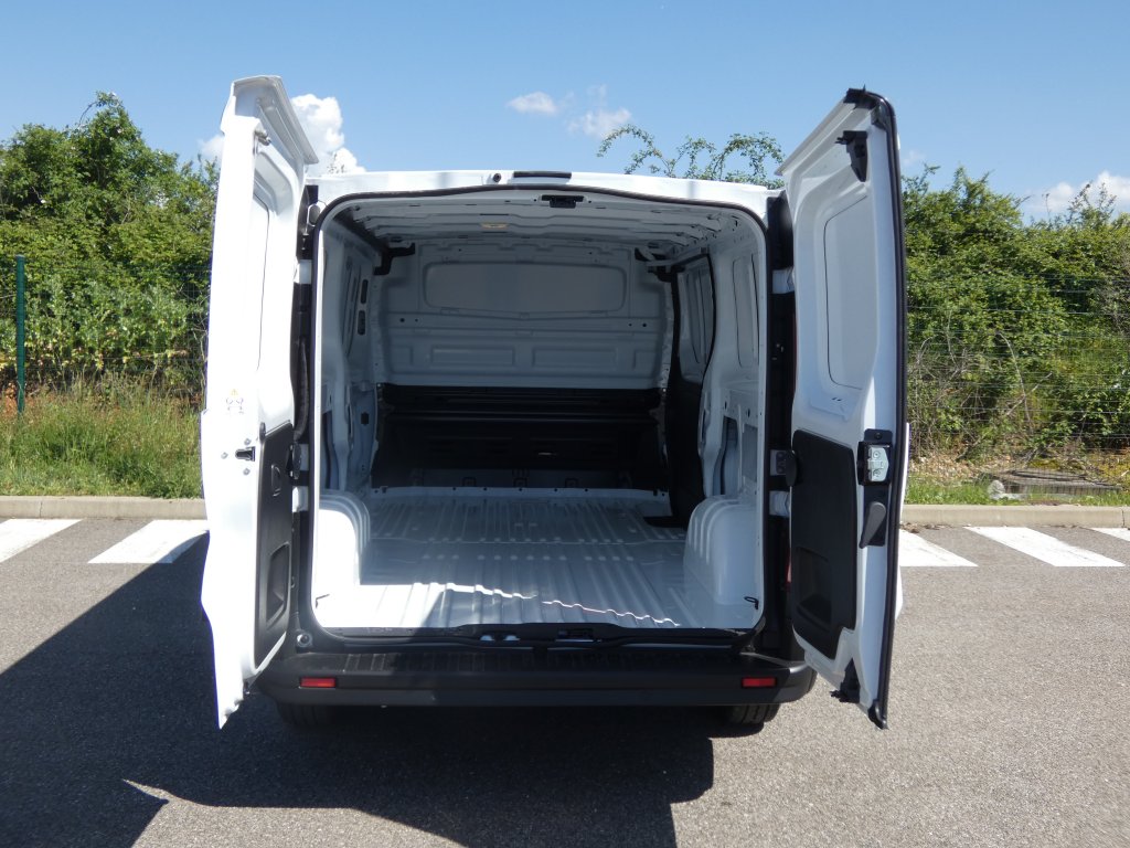Photo véhicule 1 RENAULT Trafic fourgon L2H1 3T BLUE DCI 130 GSR2 ADVANCE