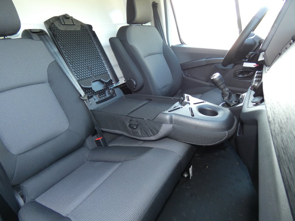 Photo véhicule 1 RENAULT Trafic fourgon L2H1 3T BLUE DCI 130 GSR2 ADVANCE