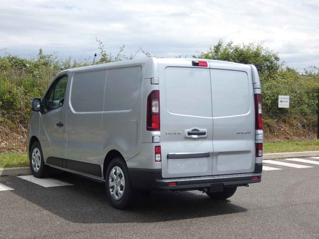 Photo véhicule 1 RENAULT Trafic fourgon TRAFIC FGN L1H1 3000 KG BLUE DCI 150 EDC GRAND CONFORT