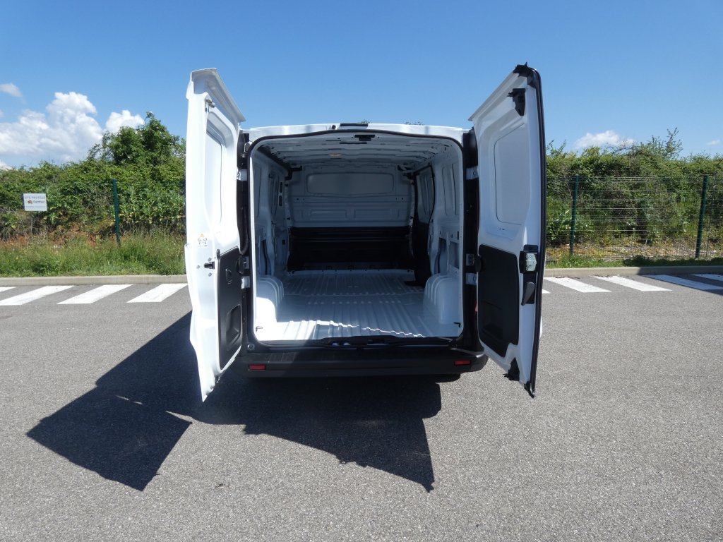 Photo véhicule 1 RENAULT Trafic fourgon L2H1 3T BLUE DCI 130 GSR2 ADVANCE