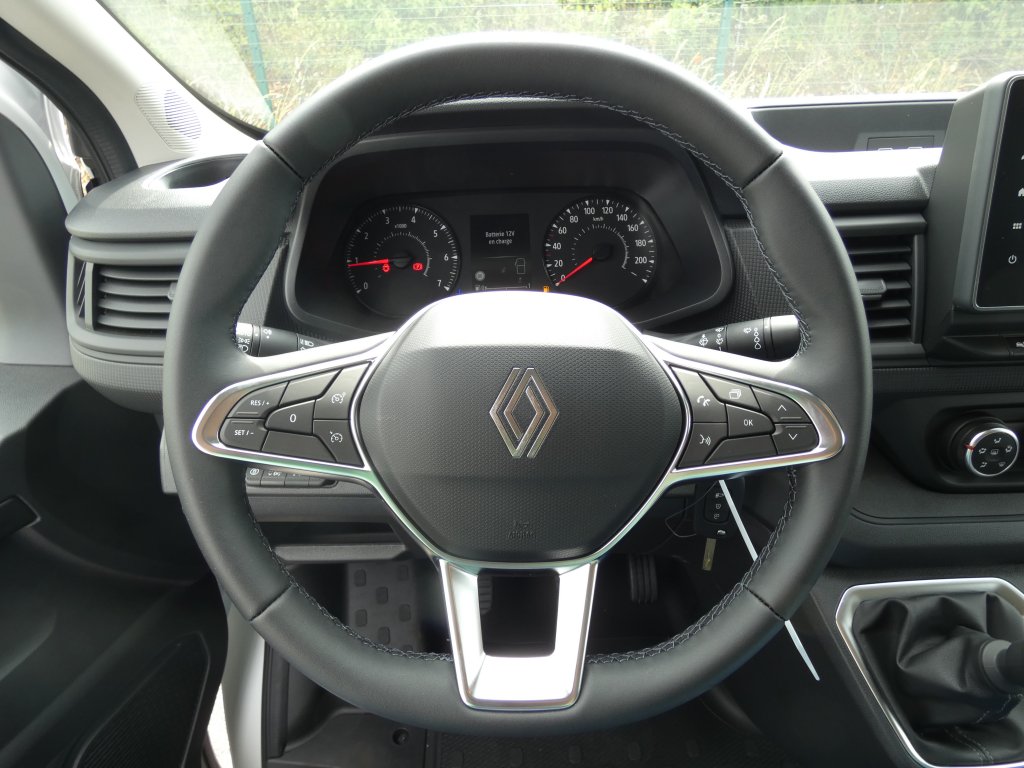 Photo véhicule 1 RENAULT Trafic fourgon L2H1 3T BLUE DCI 130 GSR2 ADVANCE
