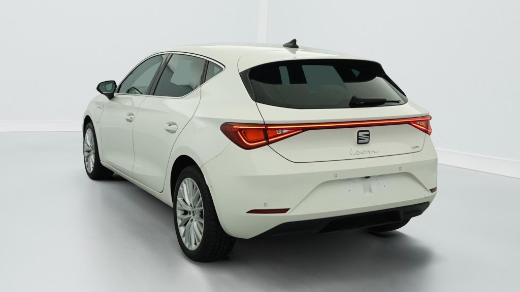 Photo véhicule 1 SEAT Leon E-HYBRID 204 CH DSG6 XCELLENCE