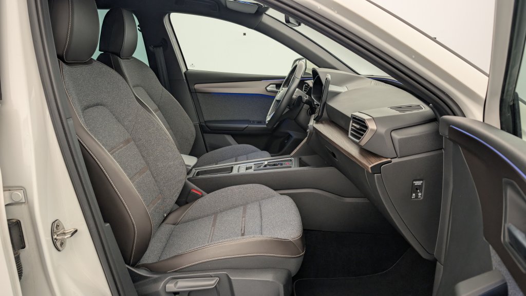 Photo véhicule 1 SEAT Leon E-HYBRID 204 CH DSG6 XCELLENCE