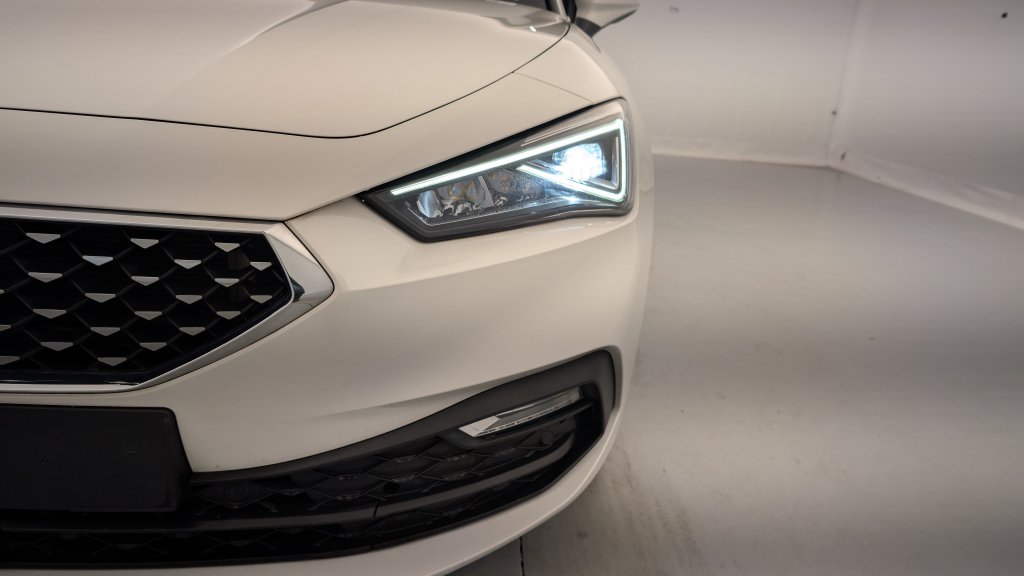 Photo véhicule 1 SEAT Leon E-HYBRID 204 CH DSG6 XCELLENCE