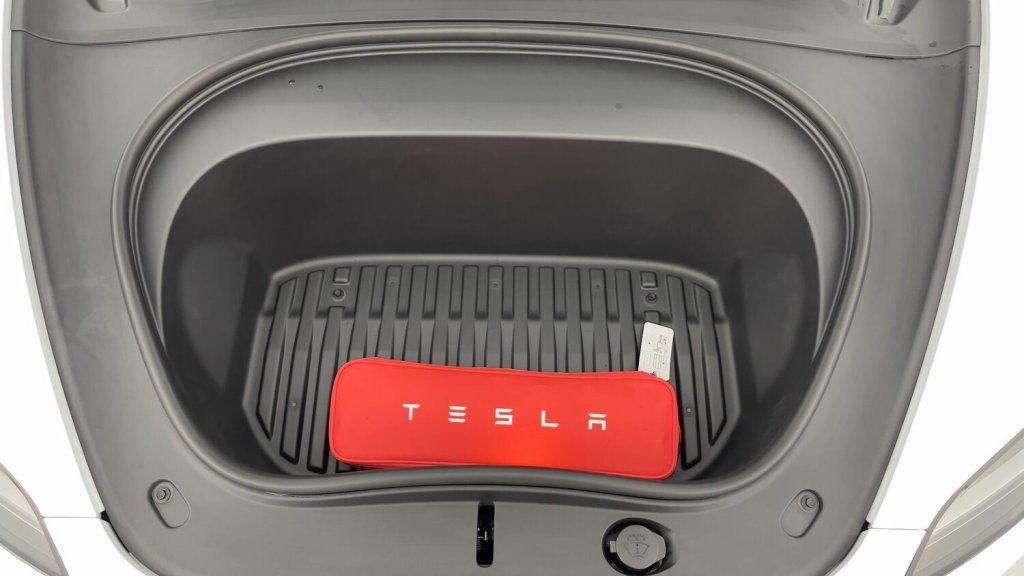 Photo véhicule 1 TESLA Model 3 Model 3 II Standard Propulsion (513km)