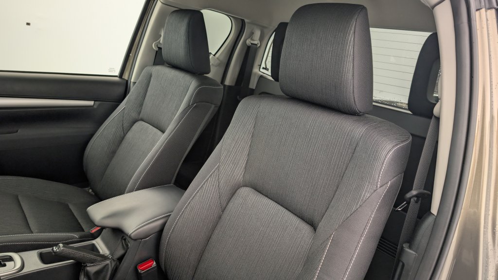 Photo véhicule 1 TOYOTA Hilux x-tra cabine HILUX X-TRA CAB 4WD 2.8L 204 D-4D BVA LEGENDE