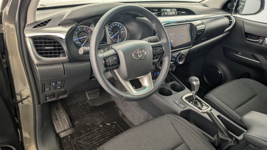 Photo véhicule 1 TOYOTA Hilux x-tra cabine HILUX X-TRA CAB 4WD 2.8L 204 D-4D BVA LEGENDE
