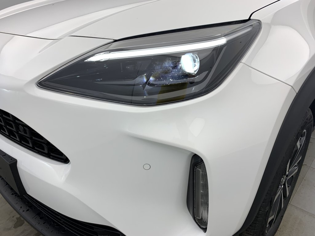 Photo véhicule 1 TOYOTA Yaris cross hybride 130h 2WD Design