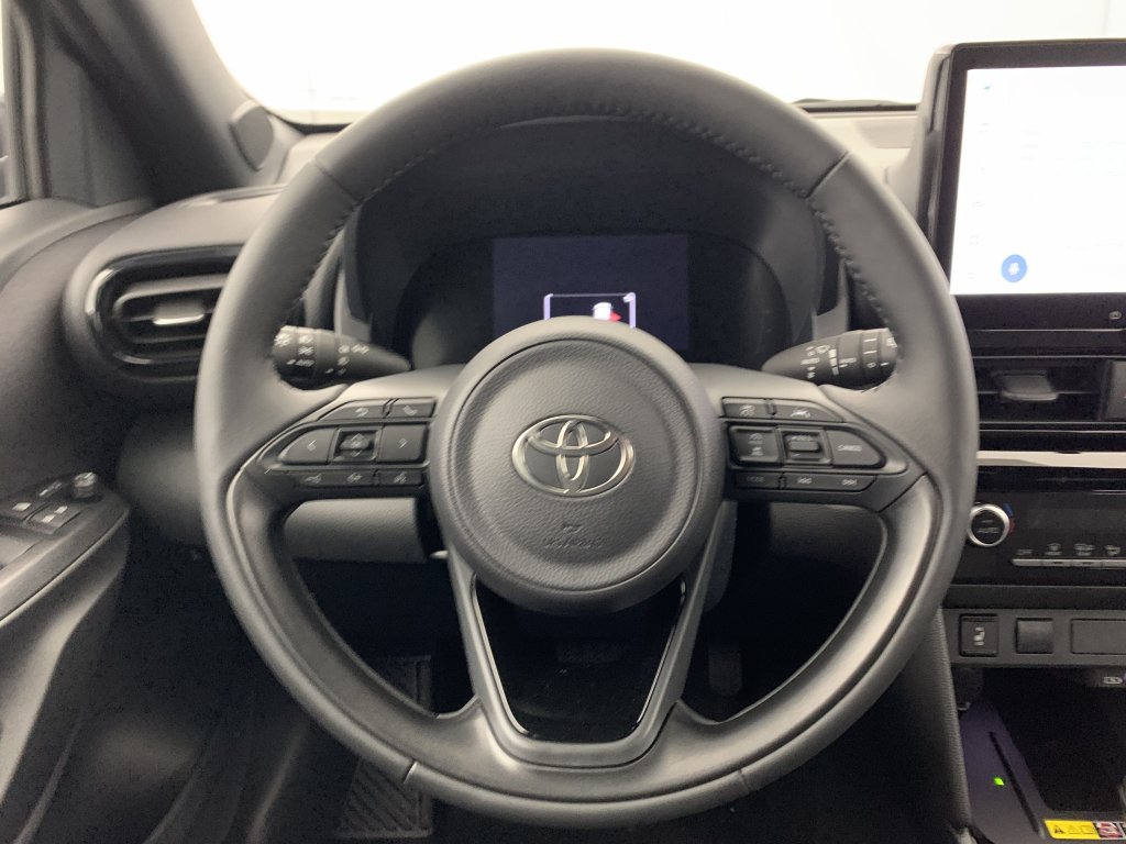 Photo véhicule 1 TOYOTA Yaris cross hybride 130h 2WD Design