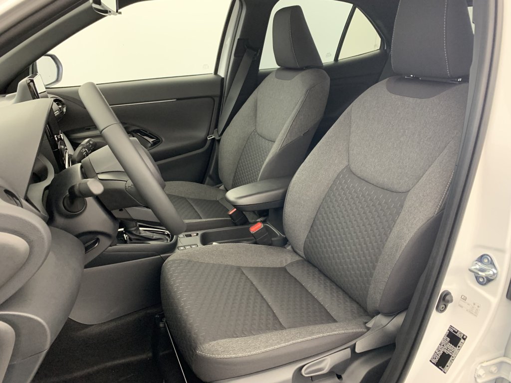 Photo véhicule 1 TOYOTA Yaris cross hybride 130h 2WD Design