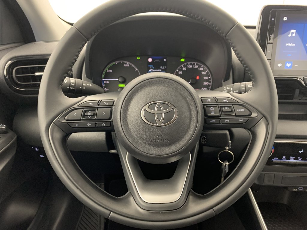 Photo véhicule 1 TOYOTA Yaris hybride 116h Dynamic