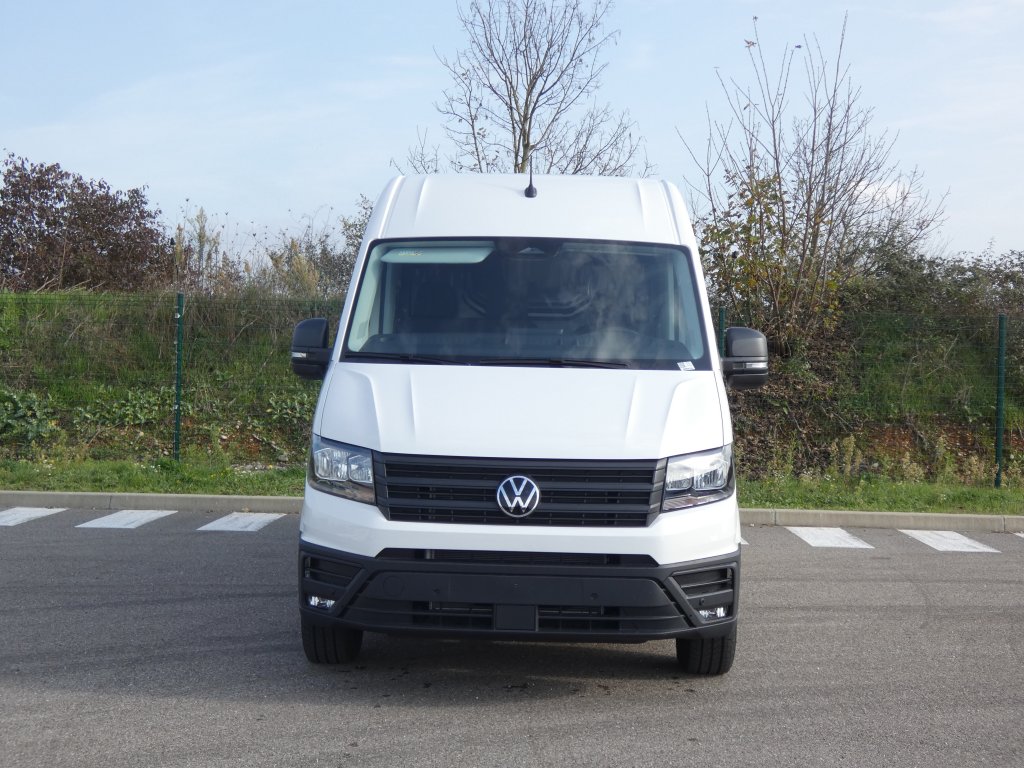 Photo véhicule 1 VOLKSWAGEN Crafter van nouveau 35 L4H3 2.0 TDI 140 CH BUSINESS