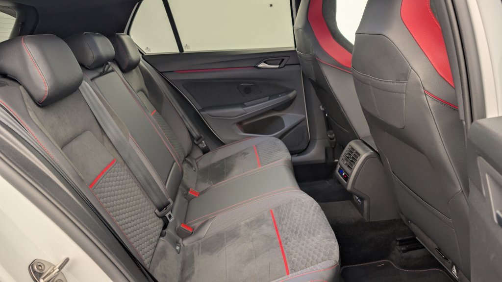 Photo véhicule 1 VOLKSWAGEN Golf 8 2.0 TSI 300 DSG7 GTI CLUBSPORT