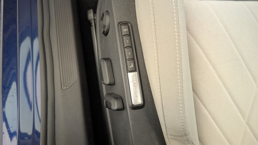 Photo véhicule 1 VOLKSWAGEN Golf 8 1.0 TSI OPF 110 BVM6 LIFE