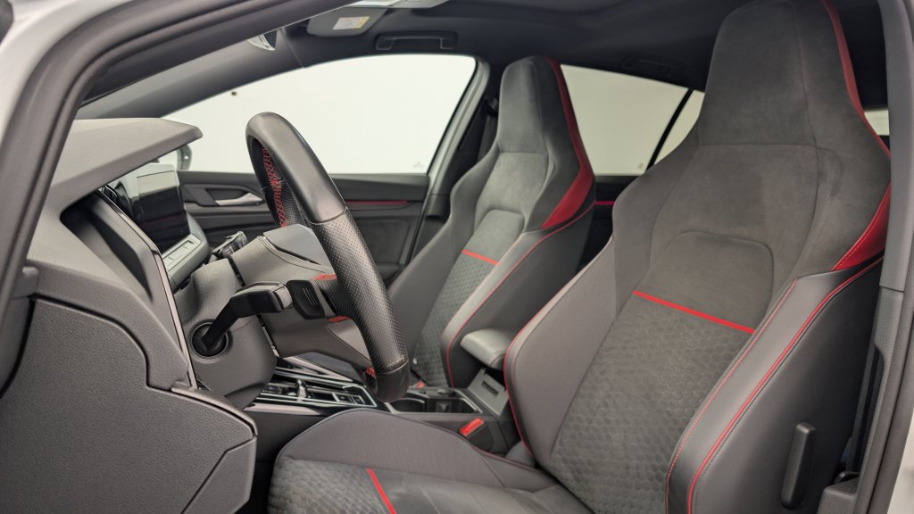Photo véhicule 1 VOLKSWAGEN Golf 8 2.0 TSI 300 DSG7 GTI CLUBSPORT