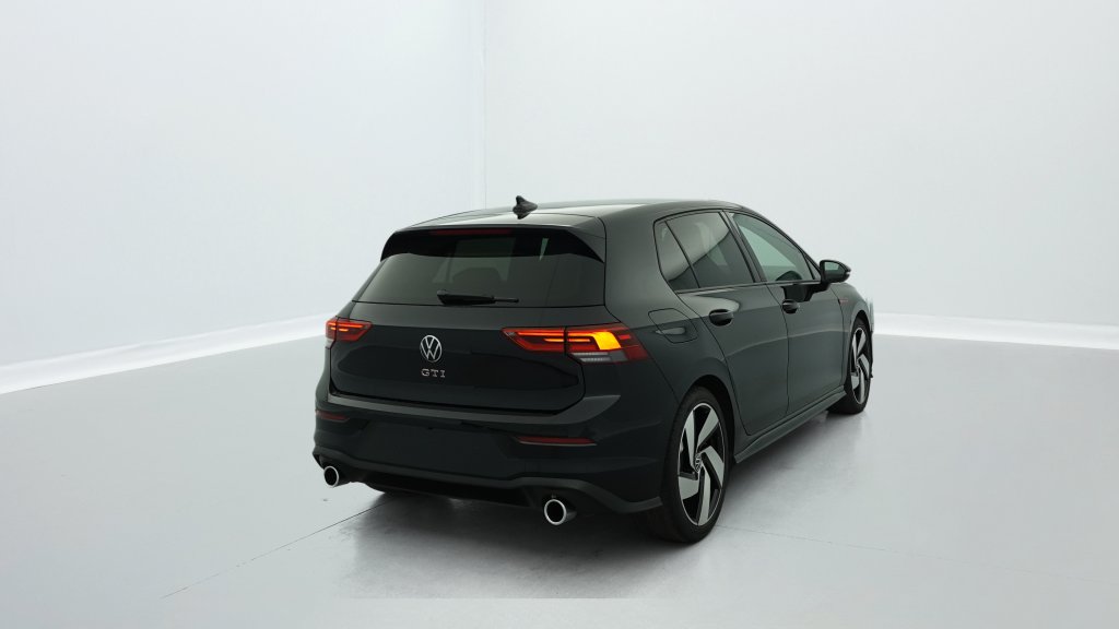 Photo véhicule 1 VOLKSWAGEN Golf 8 2.0 TSI 245 DSG7 GTI