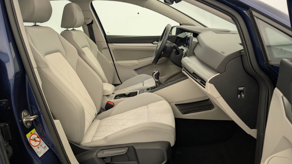 Photo véhicule 1 VOLKSWAGEN Golf 8 1.0 TSI OPF 110 BVM6 LIFE