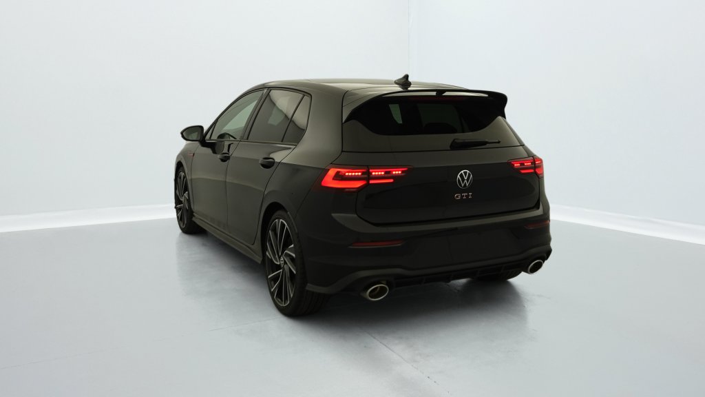 Photo véhicule 1 VOLKSWAGEN Golf 8 2.0 TSI 300 DSG7 GTI CLUBSPORT