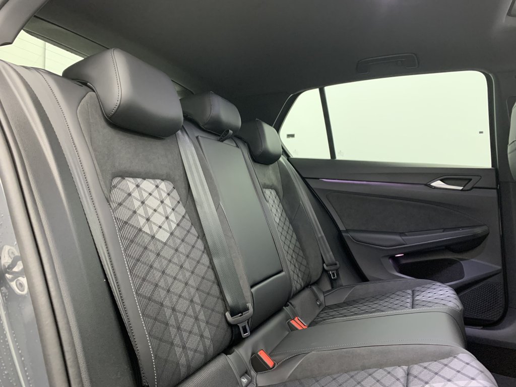 Photo véhicule 1 VOLKSWAGEN Golf 8 nouvelle 2.0 TDI 150 DSG7 R-LINE