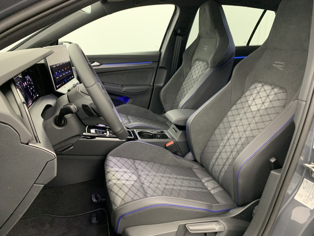 Photo véhicule 1 VOLKSWAGEN Golf 8 nouvelle 2.0 TDI 150 DSG7 R-LINE