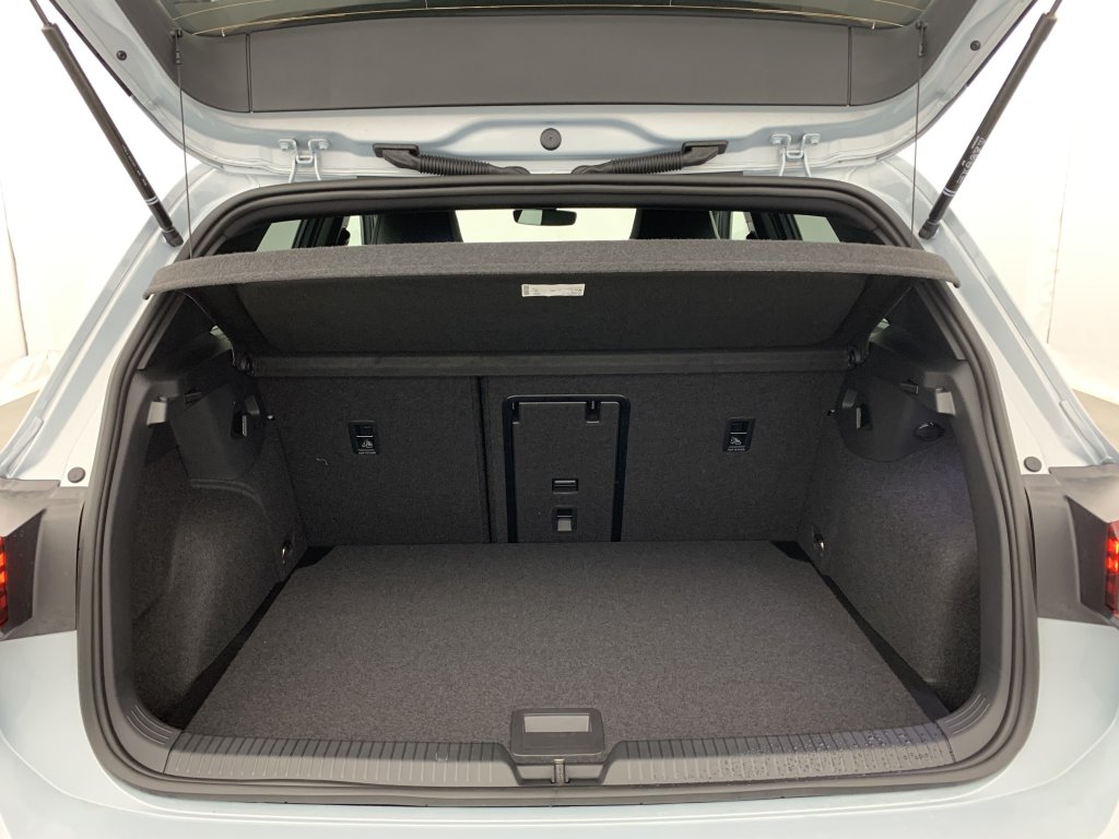 Photo véhicule 1 VOLKSWAGEN Golf 8 nouvelle 2.0 TDI 150 DSG7 R-LINE