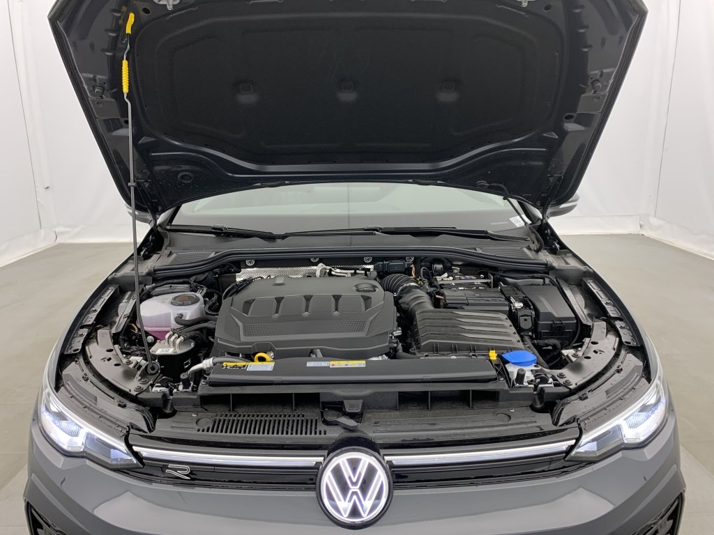 Photo véhicule 1 VOLKSWAGEN Golf 8 nouvelle 2.0 TDI 150 DSG7 R-LINE