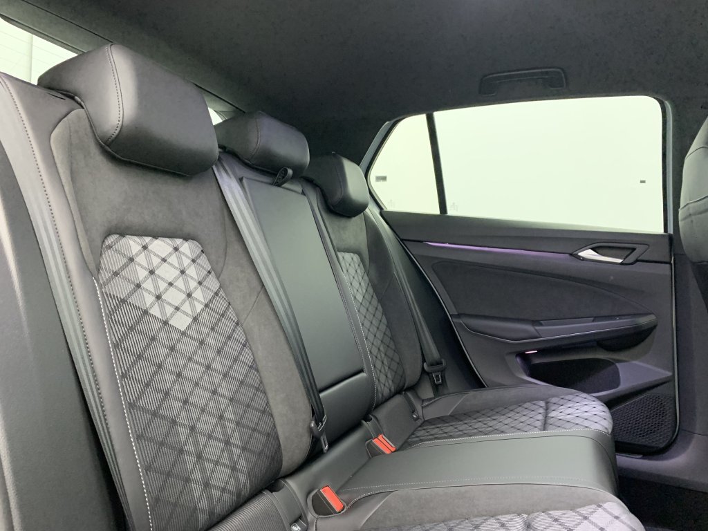 Photo véhicule 1 VOLKSWAGEN Golf 8 nouvelle 2.0 TDI 150 DSG7 R-LINE