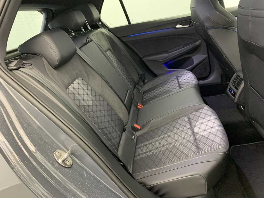 Photo véhicule 1 VOLKSWAGEN Golf 8 nouvelle 2.0 TDI 150 DSG7 R-LINE