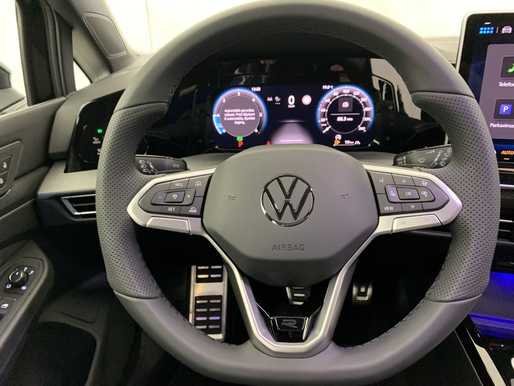 Photo véhicule 1 VOLKSWAGEN Golf 8 nouvelle 2.0 TDI 150 DSG7 R-LINE