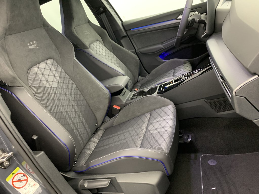 Photo véhicule 1 VOLKSWAGEN Golf 8 nouvelle 2.0 TDI 150 DSG7 R-LINE