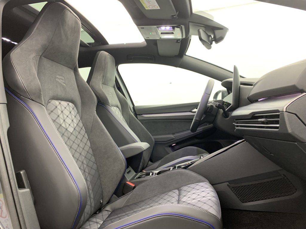 Photo véhicule 1 VOLKSWAGEN Golf 8 nouvelle 2.0 TDI 150 DSG7 R-LINE