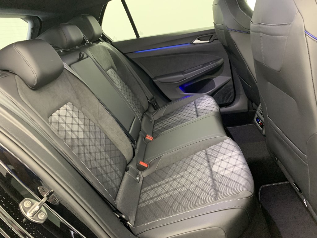 Photo véhicule 1 VOLKSWAGEN Golf 8 nouvelle 2.0 TDI 150 DSG7 R-LINE