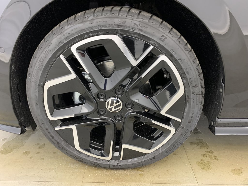 Photo véhicule 1 VOLKSWAGEN Golf 8 nouvelle 2.0 TDI 150 DSG7 R-LINE