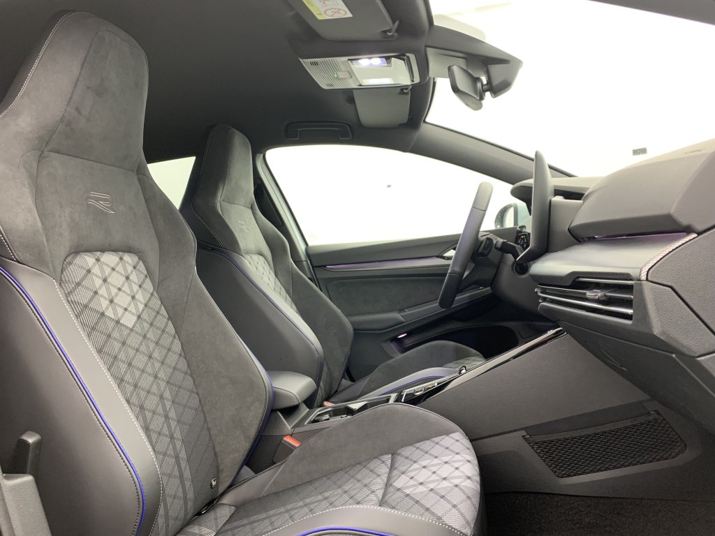 Photo véhicule 1 VOLKSWAGEN Golf 8 nouvelle 2.0 TDI 150 DSG7 R-LINE