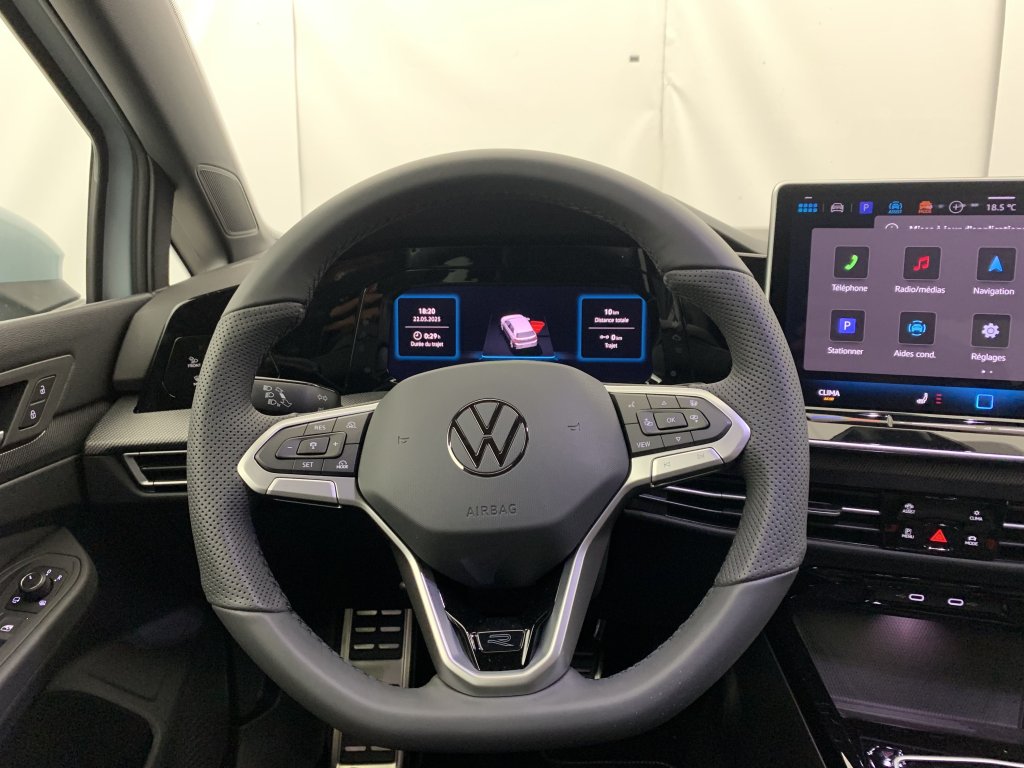 Photo véhicule 1 VOLKSWAGEN Golf 8 nouvelle 2.0 TDI 150 DSG7 R-LINE