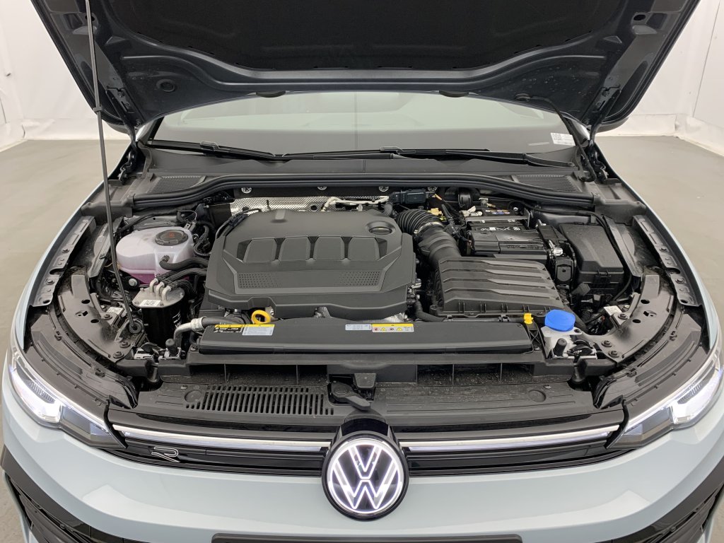 Photo véhicule 1 VOLKSWAGEN Golf 8 nouvelle 2.0 TDI 150 DSG7 R-LINE