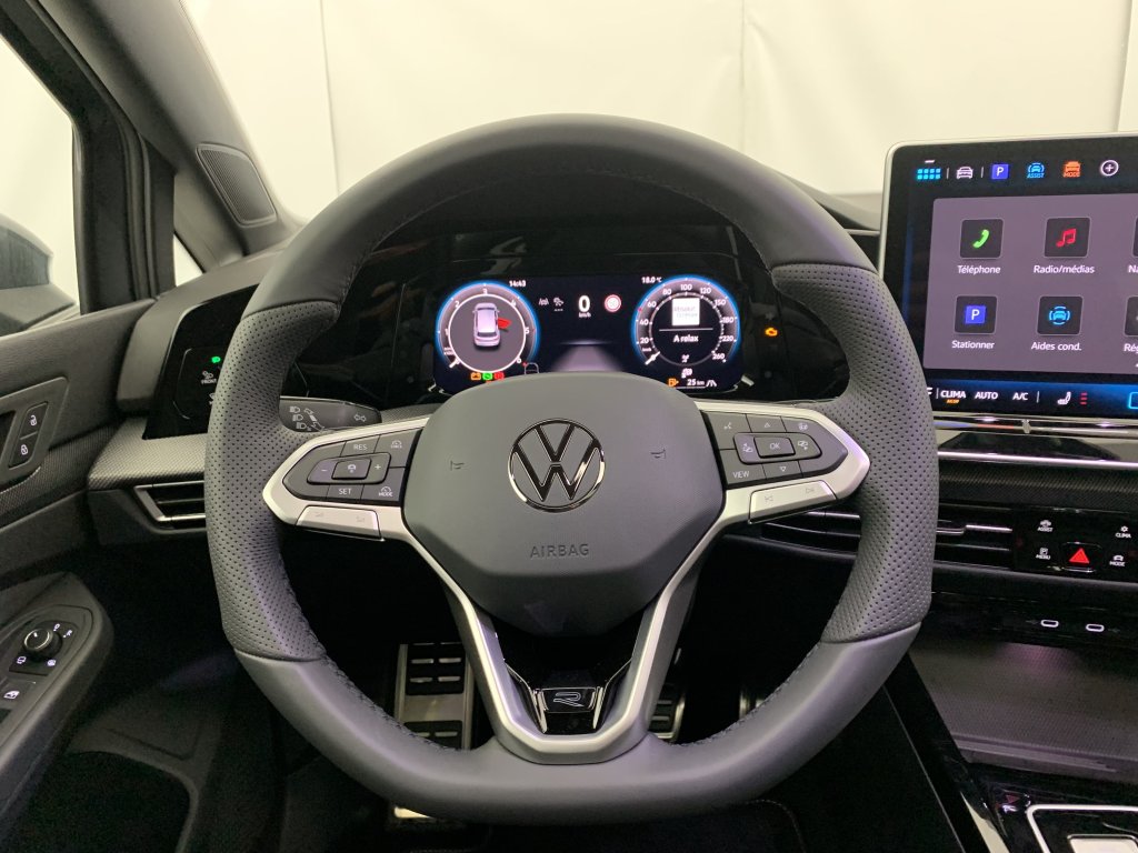 Photo véhicule 1 VOLKSWAGEN Golf 8 nouvelle 2.0 TDI 150 DSG7 R-LINE