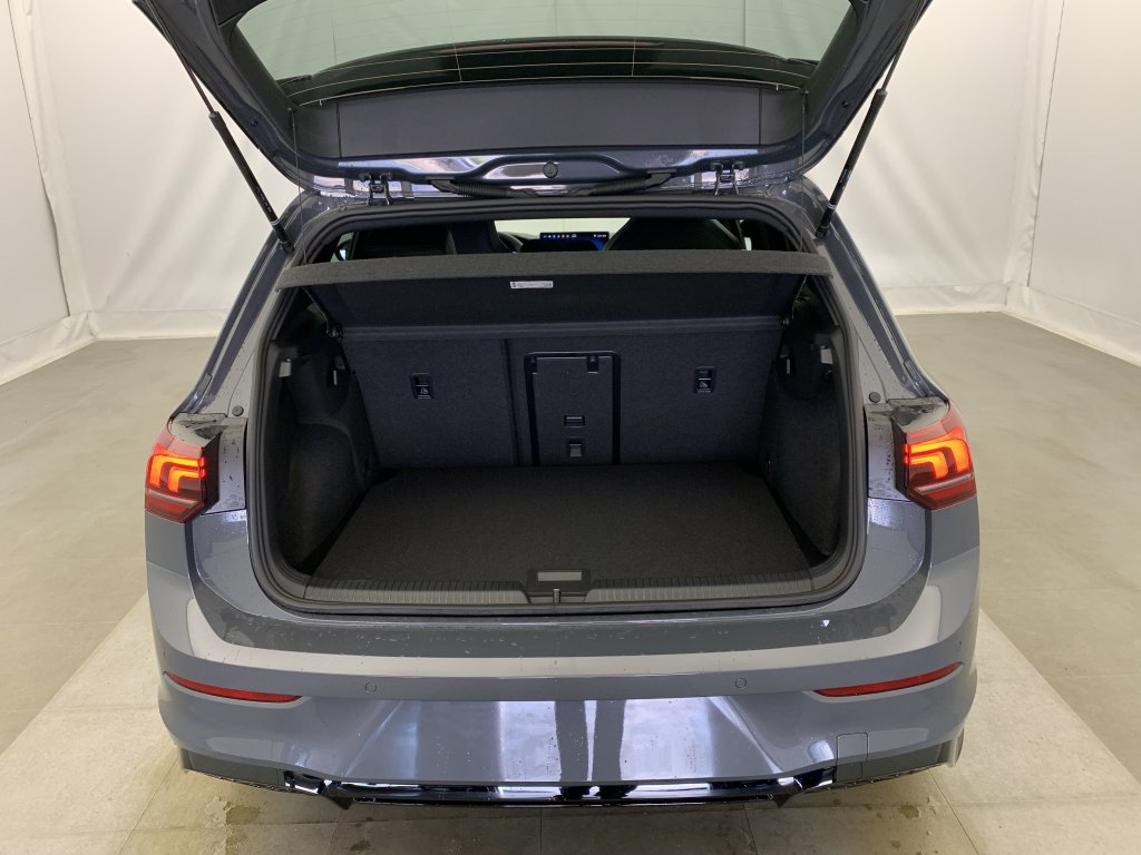 Photo véhicule 1 VOLKSWAGEN Golf 8 nouvelle 2.0 TDI 150 DSG7 R-LINE