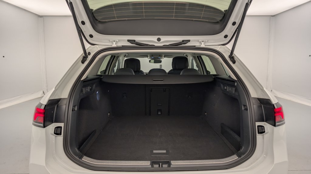 Photo véhicule 1 VOLKSWAGEN Passat sw nouvelle 1.5 ETSI OPF 150 DSG7 LIFE PLUS